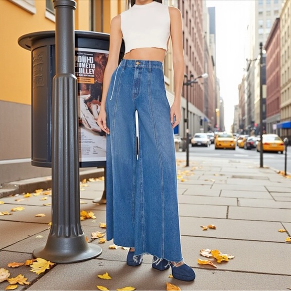 MOTHER Denim - NWT MOTHER Snacks The Lunch Line Sneak Fray Jean in Yummy 34